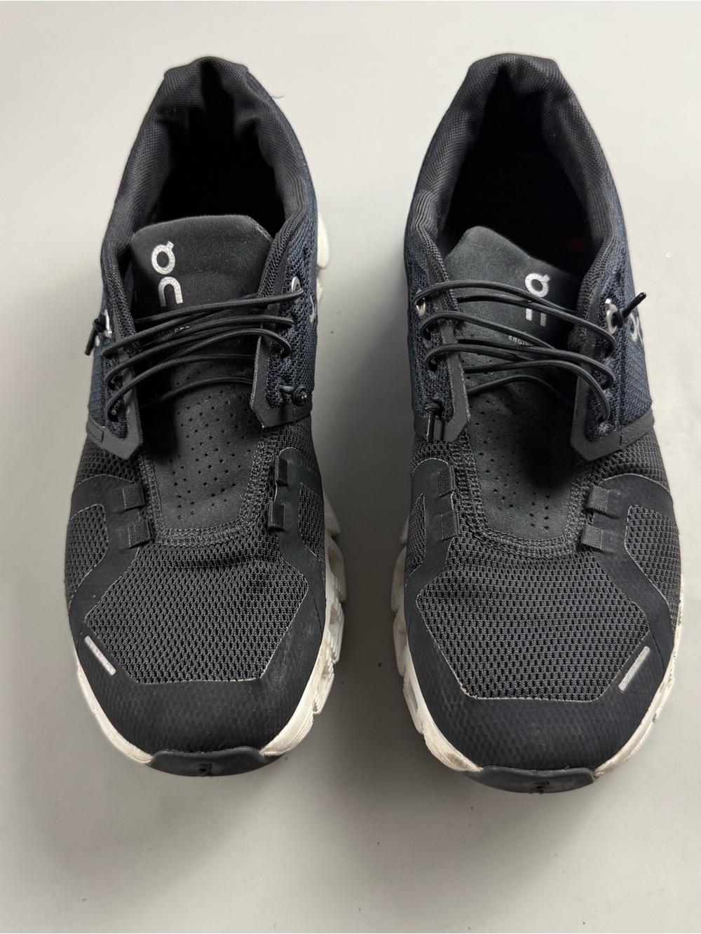 On Cloud 5 Women’s Black White Running Minimalist Sneakers Size 8 / 39 - Picture 3 of 9